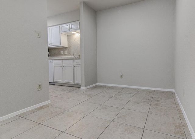 900 Sirocco DR B, Austin, TX 78745