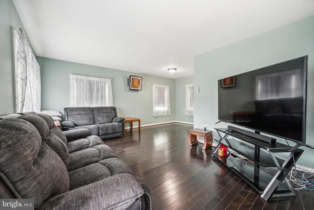 715 BARLOW AVE, West Deptford, NJ 08096