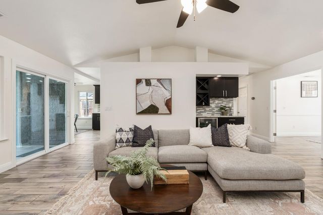 2371 Sophia Lane, Kingsburg, CA 93631