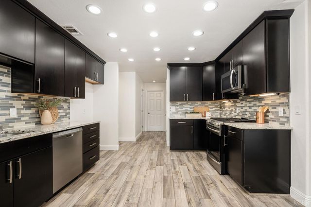 2371 Sophia Lane, Kingsburg, CA 93631