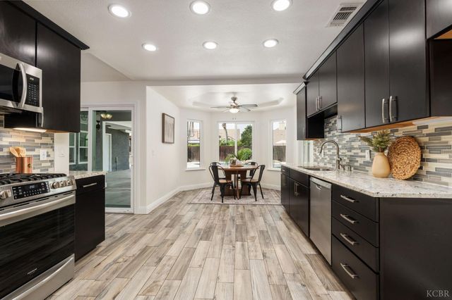 2371 Sophia Lane, Kingsburg, CA 93631