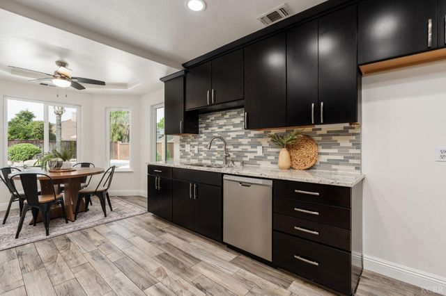 2371 Sophia Lane, Kingsburg, CA 93631