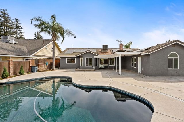 2371 Sophia Lane, Kingsburg, CA 93631