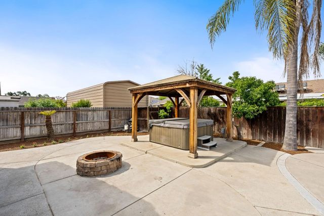 2371 Sophia Lane, Kingsburg, CA 93631