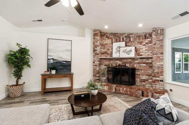 2371 Sophia Lane, Kingsburg, CA 93631