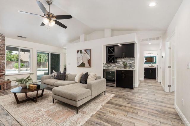 2371 Sophia Lane, Kingsburg, CA 93631