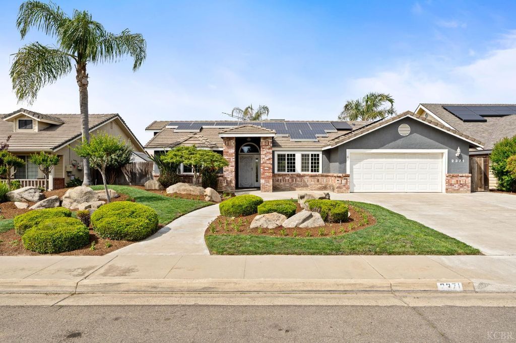 2371 Sophia Lane, Kingsburg, CA 93631