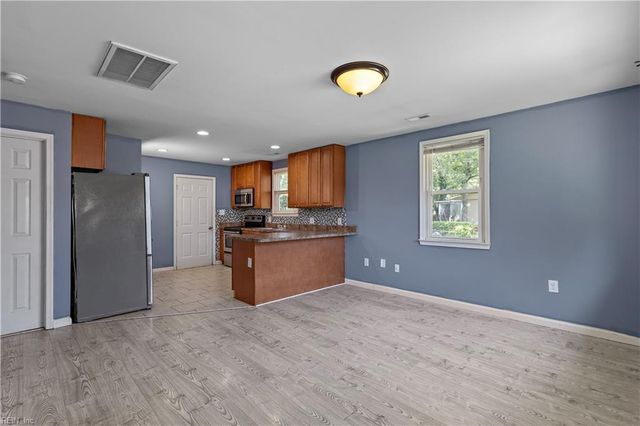 1059 Hope Ave, Virginia Beach, VA 23451