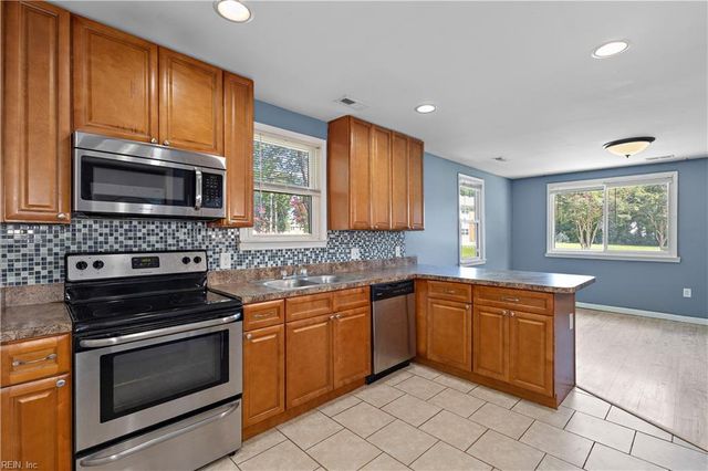 1059 Hope Ave, Virginia Beach, VA 23451