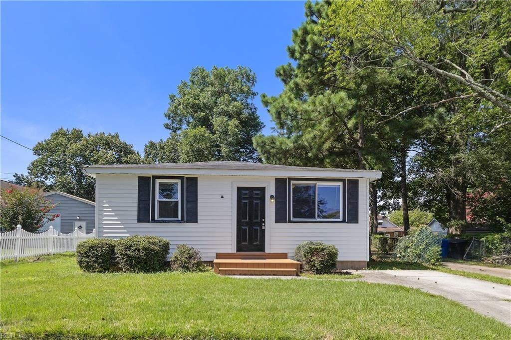 1059 Hope Ave, Virginia Beach, VA 23451