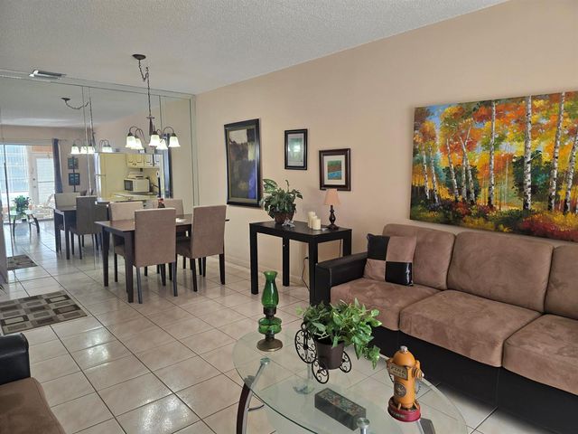 118 Lake Olive Drive, West Palm Beach, FL 33411