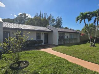 118 Lake Olive Drive, West Palm Beach, FL 33411