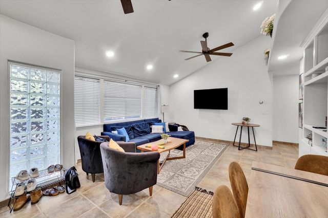 623 10th St, Davis, CA 95616