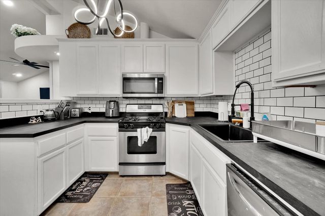 623 10th St, Davis, CA 95616