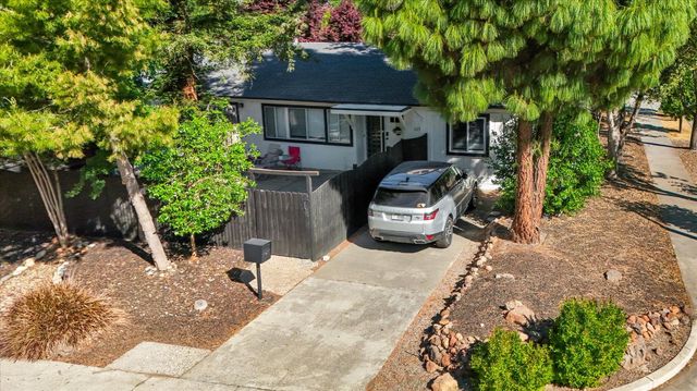 623 10th St, Davis, CA 95616