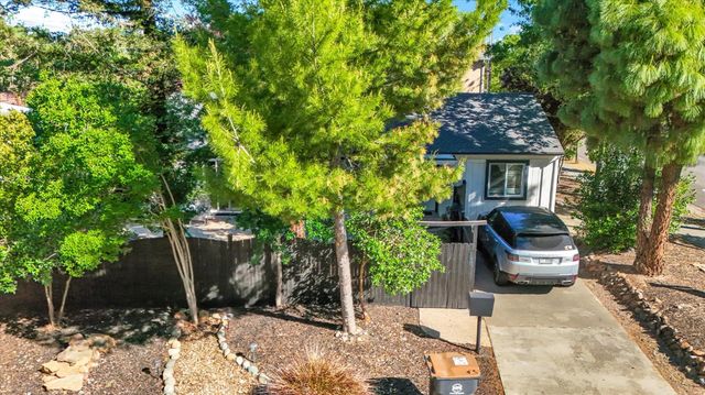 623 10th St, Davis, CA 95616