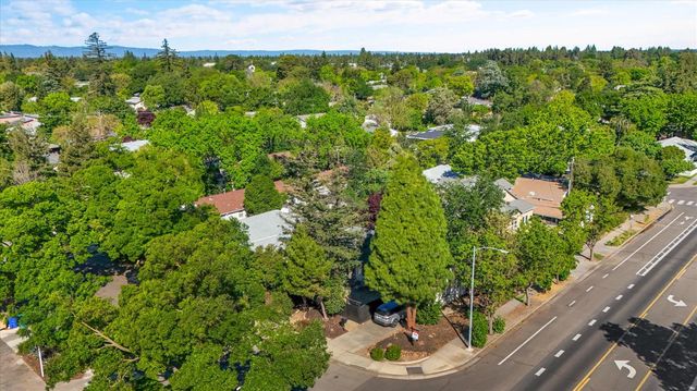 623 10th St, Davis, CA 95616