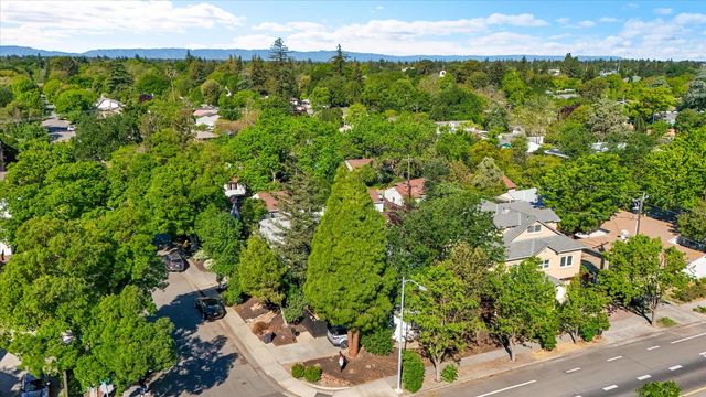 623 10th St, Davis, CA 95616