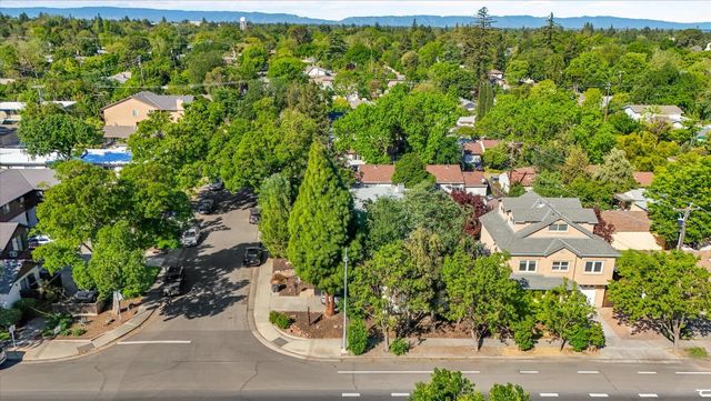 623 10th St, Davis, CA 95616