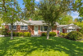 6023 S Richmond Avenue, Willowbrook, IL 60527