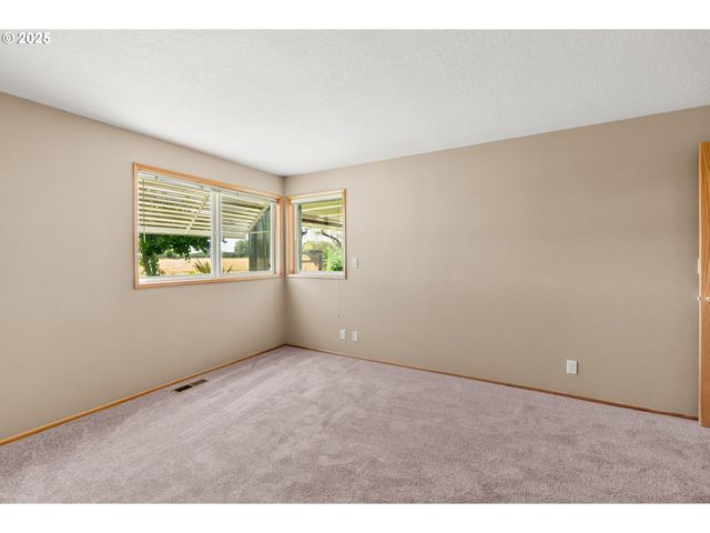 3838 DORCHESTER Ln, Eugene, OR 97404