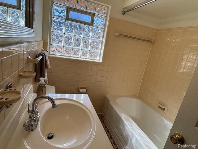 7420 Locklin, West Bloomfield, MI 48324