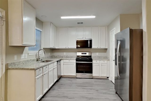 3906 Falvel Shadow Creek Drive, Spring, TX 77388