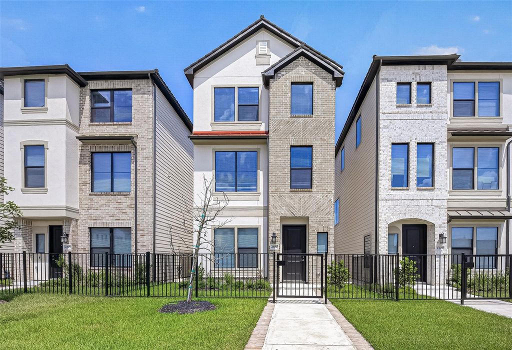 2507 Grey Willow Trail, Houston, TX 77077