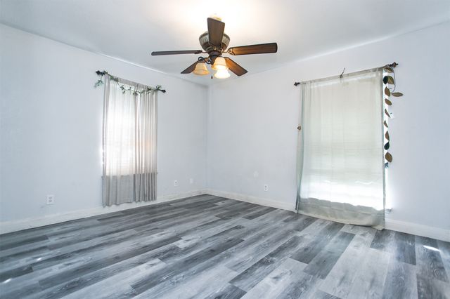 308 E Cottonwood Street, Leonard, TX 75452