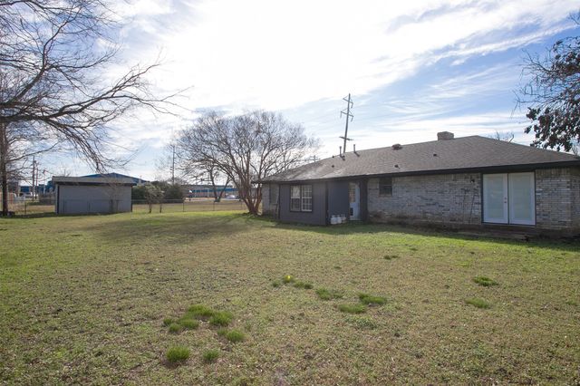 308 E Cottonwood Street, Leonard, TX 75452