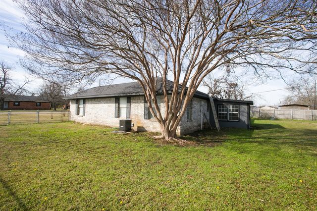 308 E Cottonwood Street, Leonard, TX 75452