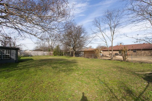 308 E Cottonwood Street, Leonard, TX 75452