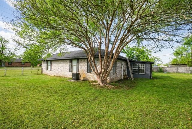 308 E Cottonwood Street, Leonard, TX 75452