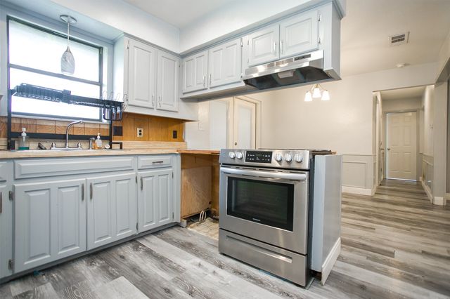 308 E Cottonwood Street, Leonard, TX 75452