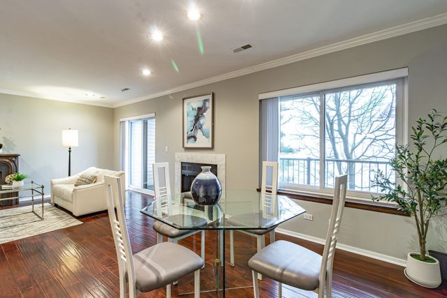 3030 Pheasant Creek Drive 307, Northbrook, IL 60062