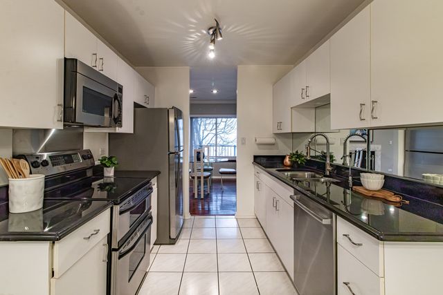 3030 Pheasant Creek Drive 307, Northbrook, IL 60062