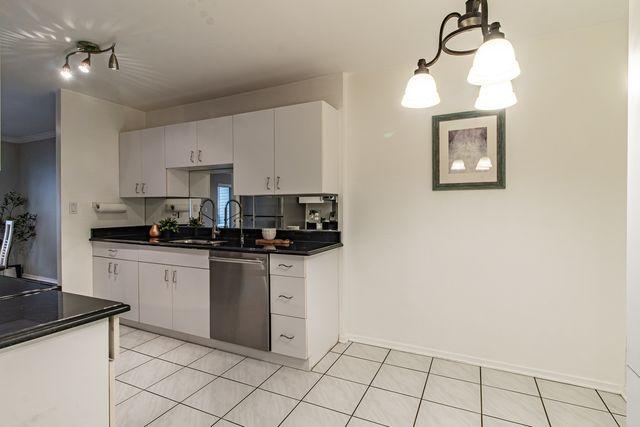 3030 Pheasant Creek Drive 307, Northbrook, IL 60062