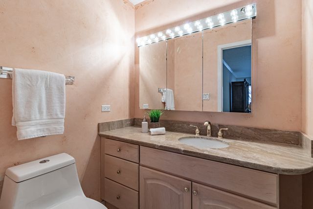 3030 Pheasant Creek Drive 307, Northbrook, IL 60062