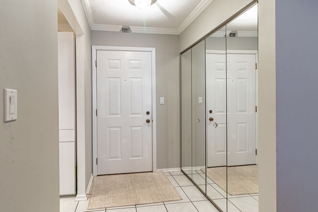 3030 Pheasant Creek Drive 307, Northbrook, IL 60062