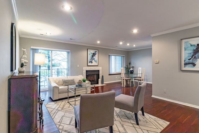 3030 Pheasant Creek Drive 307, Northbrook, IL 60062