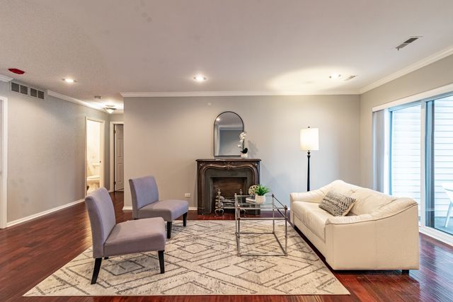 3030 Pheasant Creek Drive 307, Northbrook, IL 60062