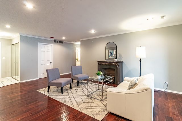 3030 Pheasant Creek Drive 307, Northbrook, IL 60062
