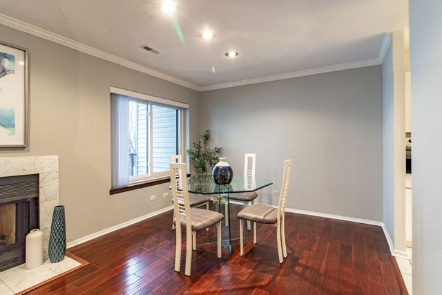 3030 Pheasant Creek Drive 307, Northbrook, IL 60062