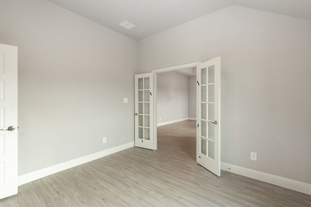 670 Crystal Lake Lane, Red Oak, TX 75154