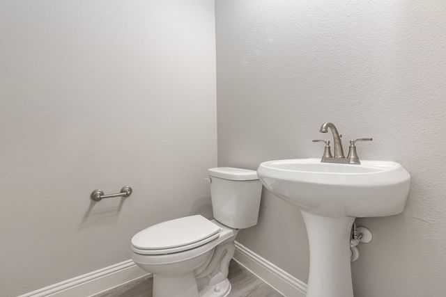 670 Crystal Lake Lane, Red Oak, TX 75154