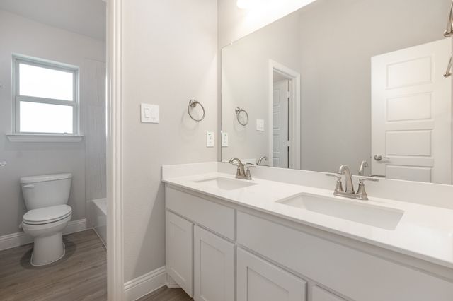 670 Crystal Lake Lane, Red Oak, TX 75154