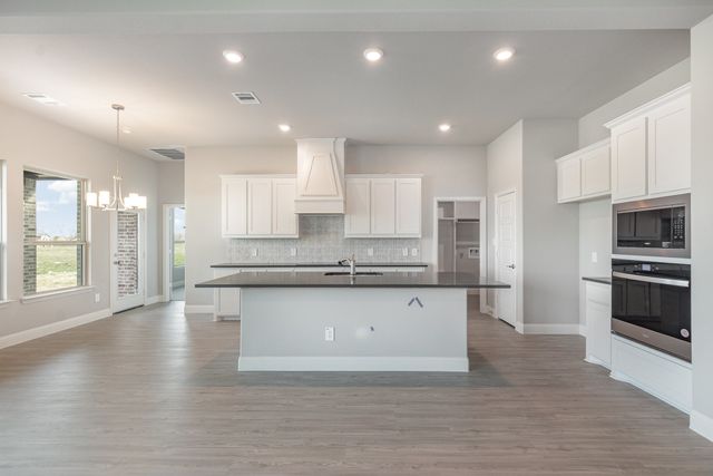 670 Crystal Lake Lane, Red Oak, TX 75154