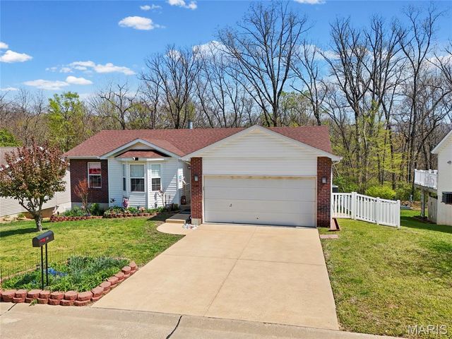 2340 Arkansas Drive, High Ridge, MO 63049
