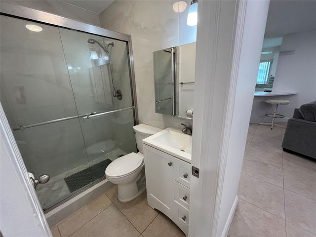 2100 NE 38th St 128, Lighthouse Point, FL 33064