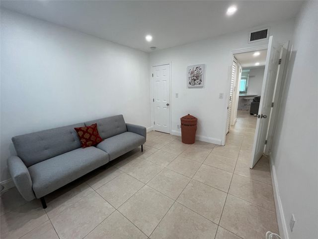 2100 NE 38th St 128, Lighthouse Point, FL 33064